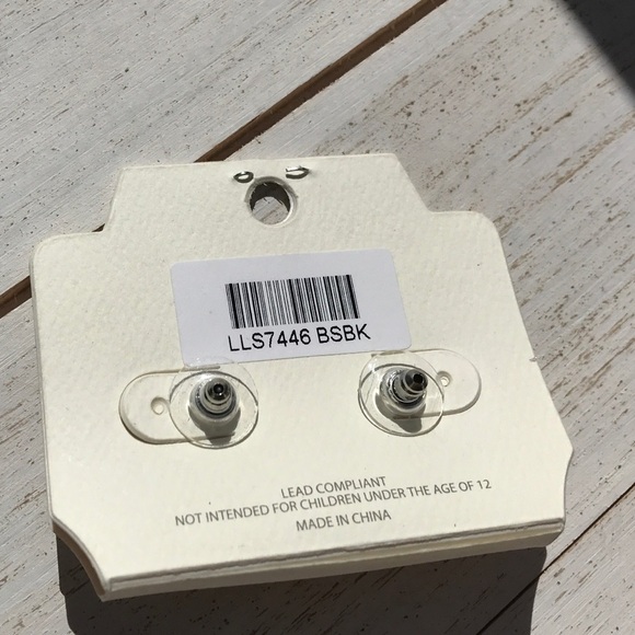 MIA Collection Pierced Costume Earrings NWT - Picture 2 of 2